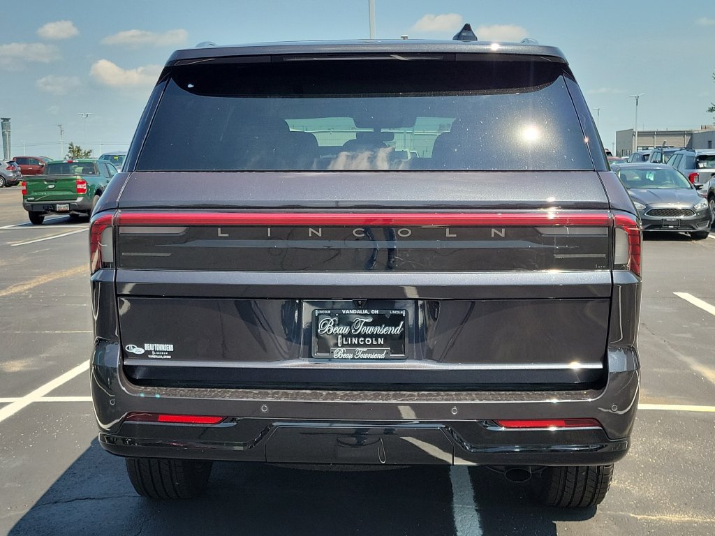 New 2026 Lincoln Navigator Premiere AWD/4WD image 5