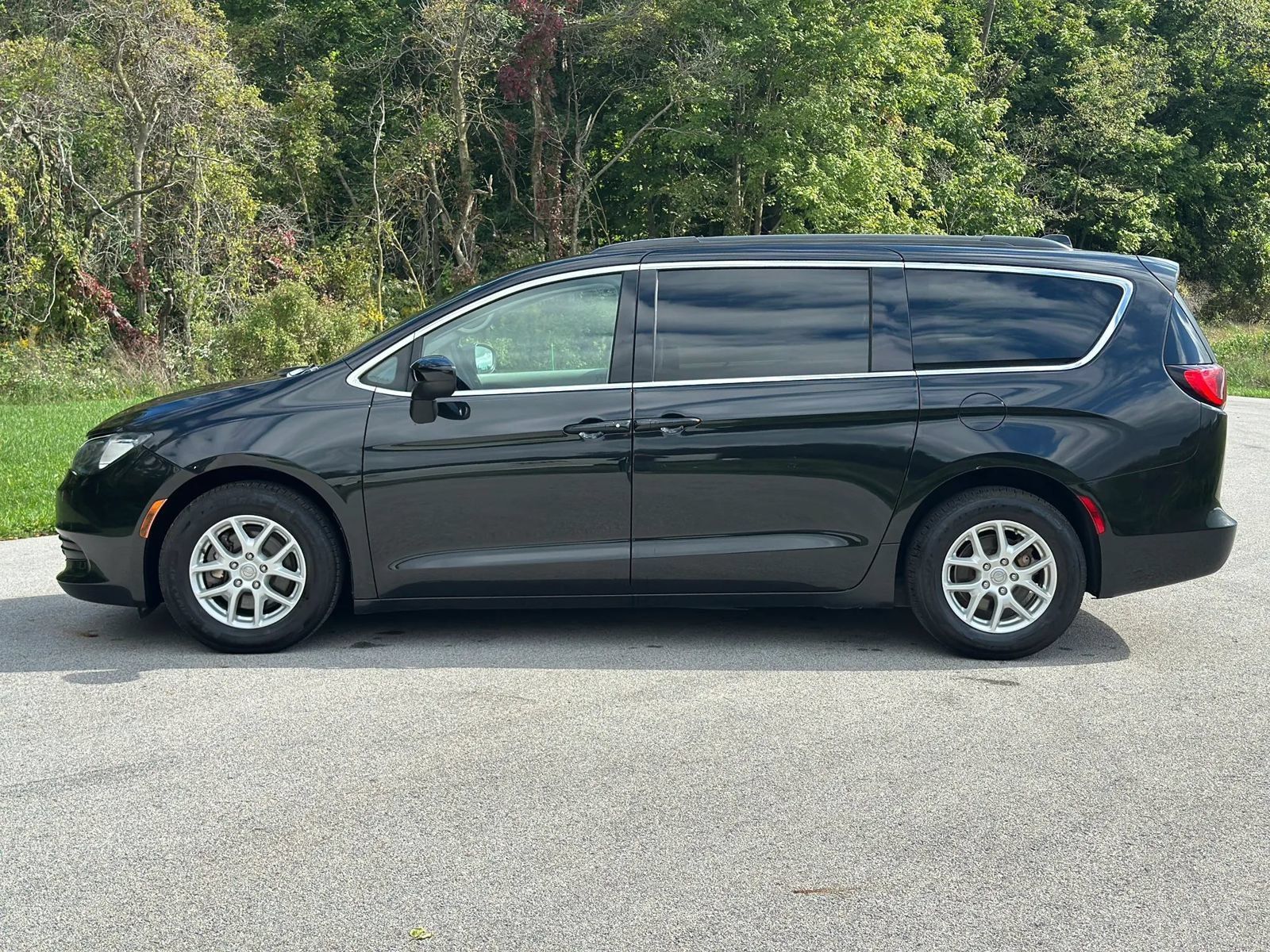 Used 2020 Chrysler Voyager Lxi FWD image 8