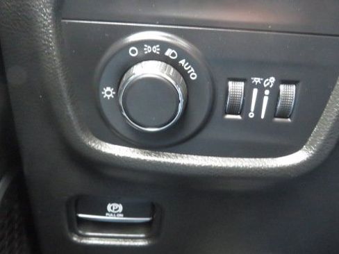 Used 2022 Jeep Grand Cherokee Altitude image 24