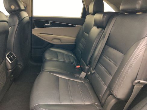 Used 2019 Kia Sorento FWD image 18