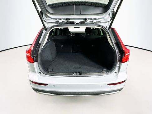 Used 2025 Volvo V60 B5 Cross Country Plus image 29