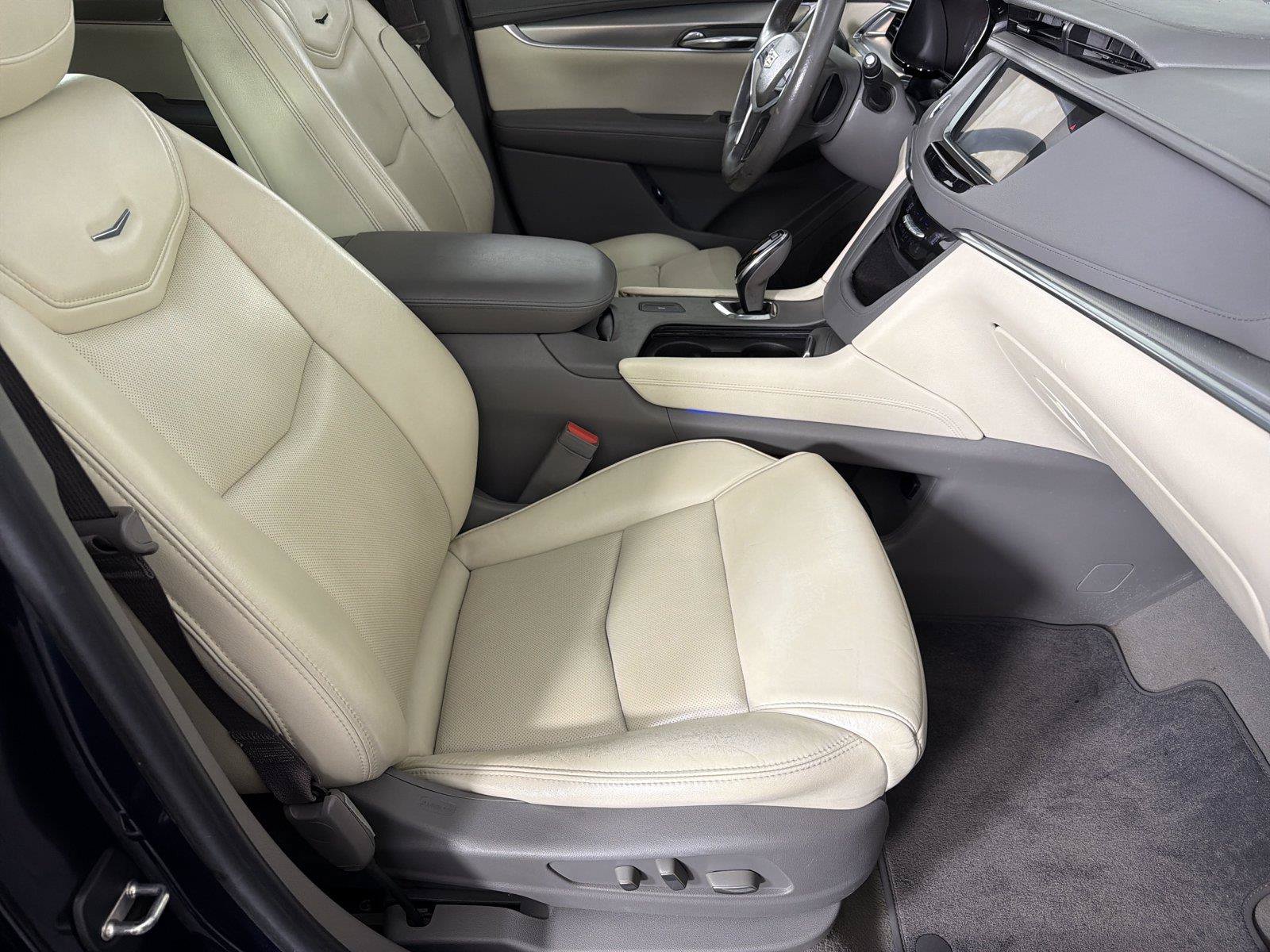 Used 2017 Cadillac XT5 Luxury FWD image 11