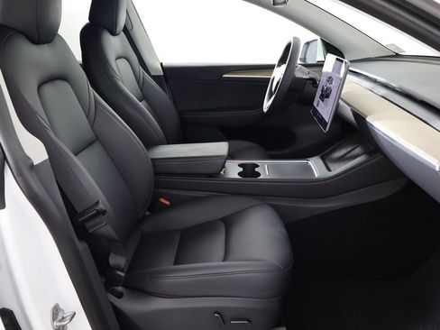 Used 2023 Tesla Model Y AWD image 17
