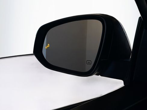 Used 2017 Toyota Highlander XLE image 16