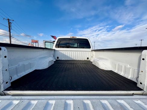 Used 2015 Ford F350 Lariat image 25