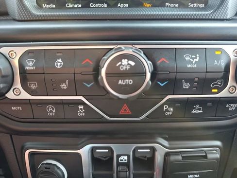 Used 2022 Jeep Wrangler Unlimited Sahara AWD/4WD image 25