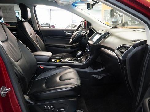 Used 2016 Ford Edge Titanium w/ Technology Package image 32