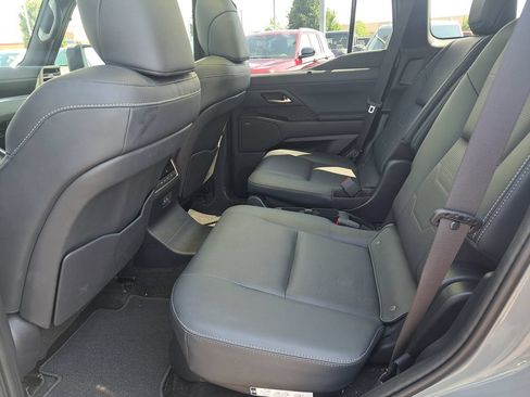 Used 2025 Lexus GX 550 w/ Accessory Package (2T) AWD/4WD image 33