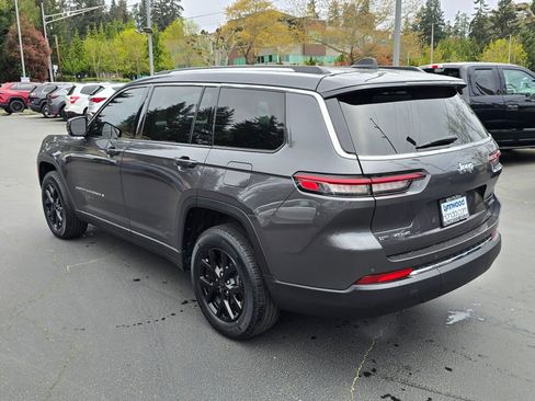 Used 2022 Jeep Grand Cherokee L Limited AWD/4WD image 16