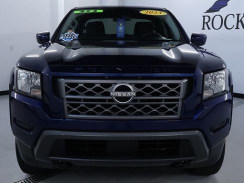 Used 2023 Nissan Frontier SV image 2