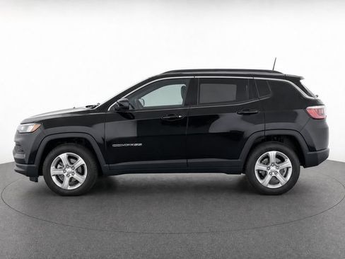 Used 2024 Jeep Compass Latitude AWD/4WD image 3