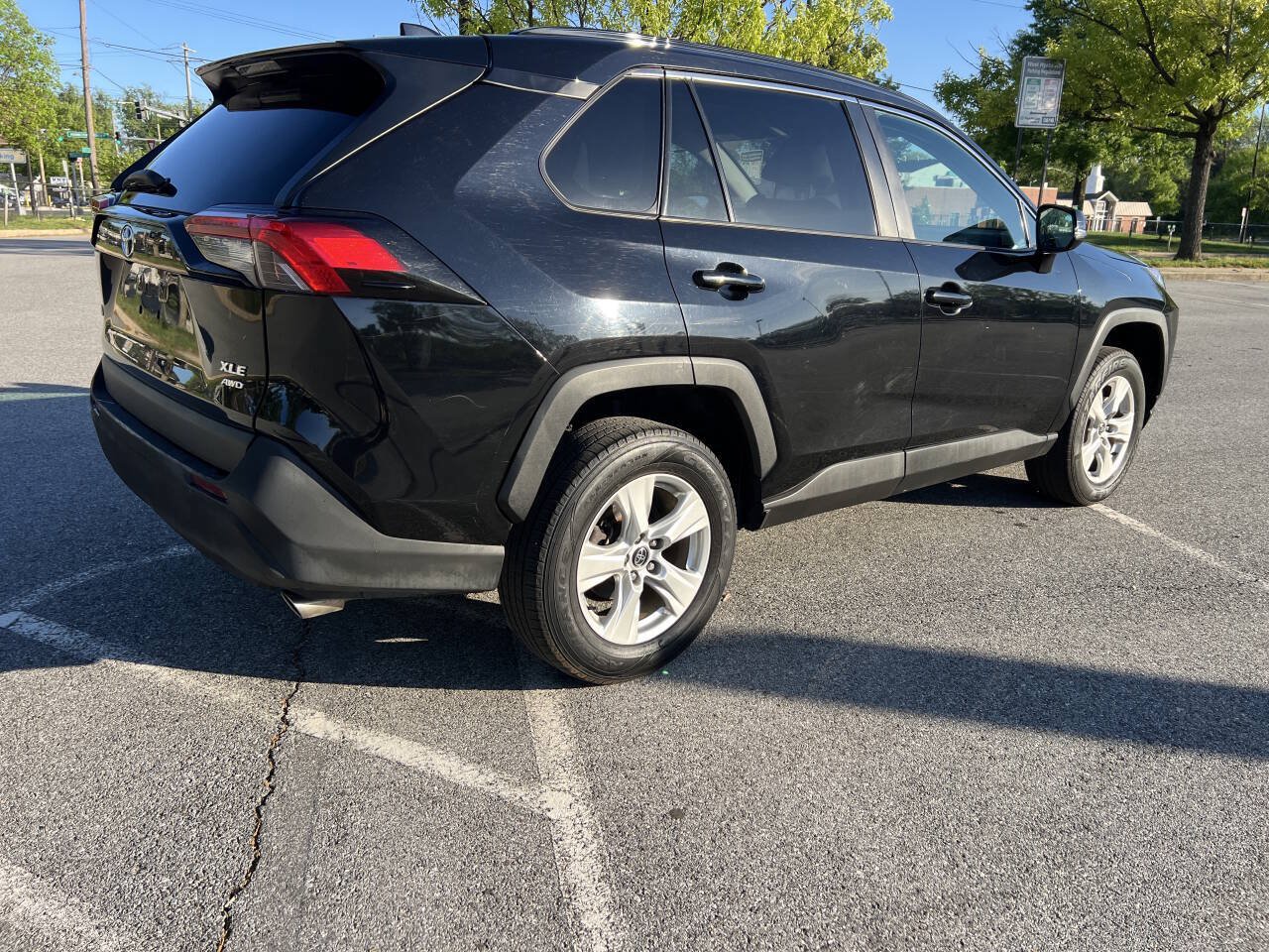 Used 2021 Toyota RAV4 XLE AWD/4WD image 5