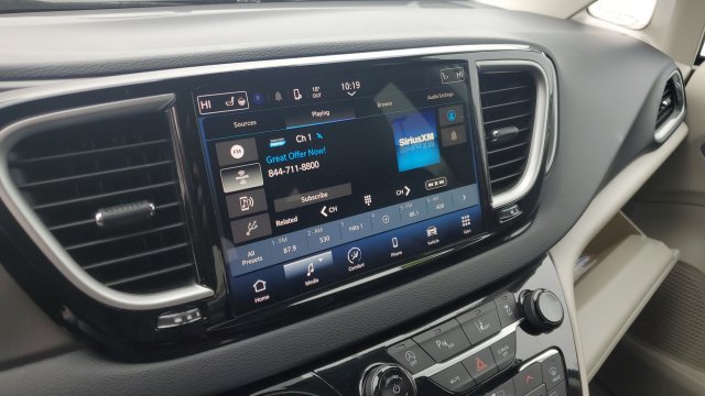 Used 2024 Chrysler Pacifica Touring-L FWD image 13