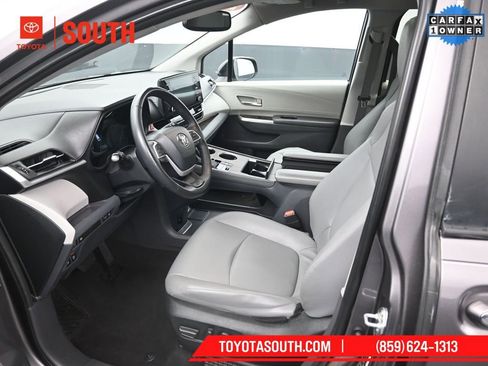 Used 2023 Toyota Sienna XLE image 9