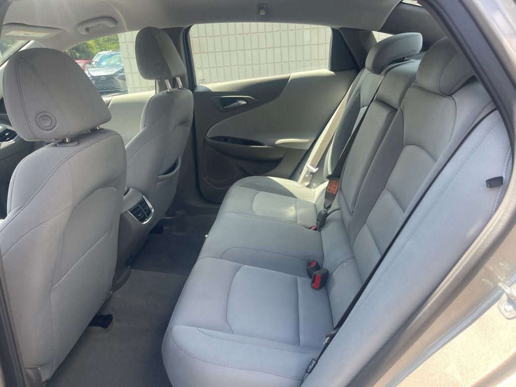 Used 2025 Chevrolet Malibu LT FWD image 11