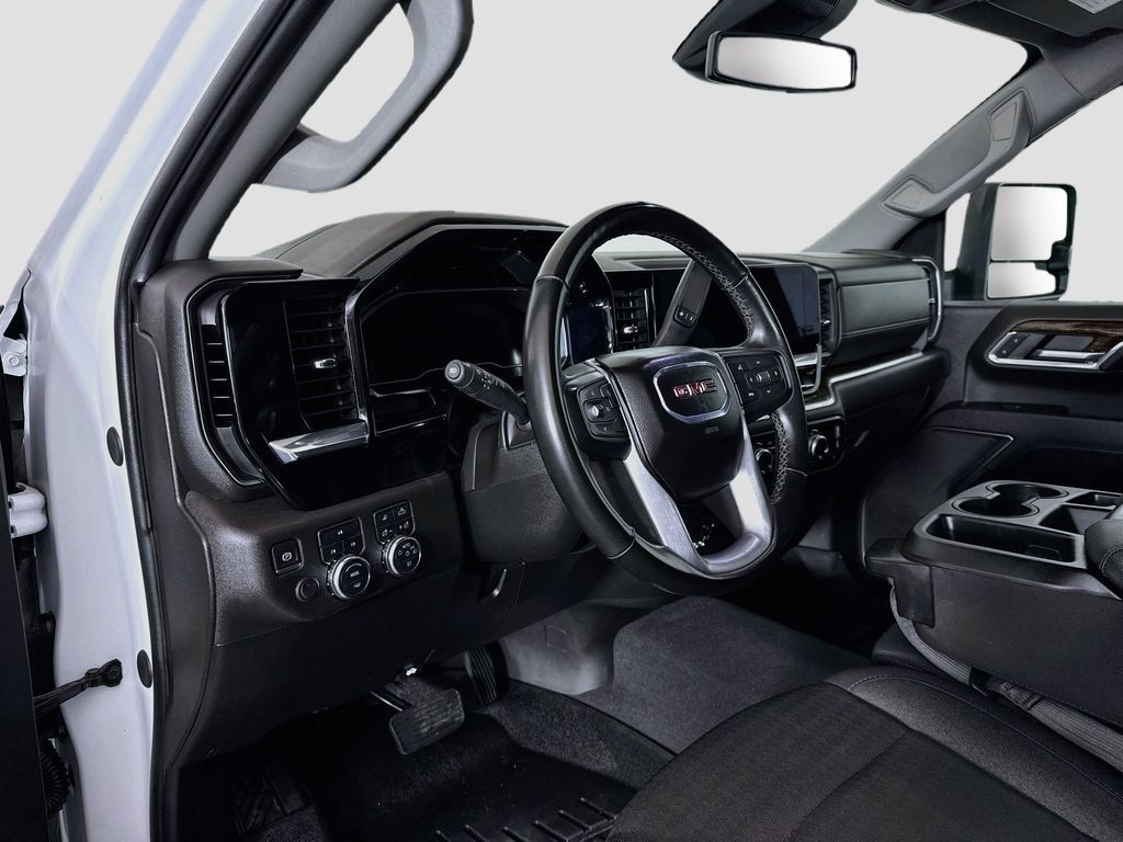 Used 2024 GMC Sierra 3500 SLE w/ SLE Convenience Package AWD/4WD image 9