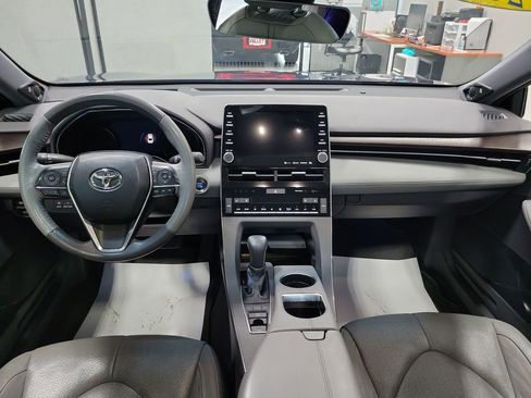 Used 2019 Toyota Avalon Limited w/ Advanced Safety Package FWD image 4