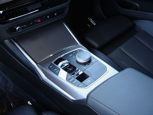 Used 2025 BMW 330i Sedan w/ M Sport Package image 23