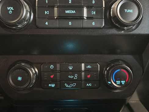 Used 2019 Ford F150 XLT w/ Equipment Group 302A Luxury AWD/4WD image 17