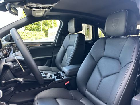 New 2026 Porsche Macan AWD/4WD image 5
