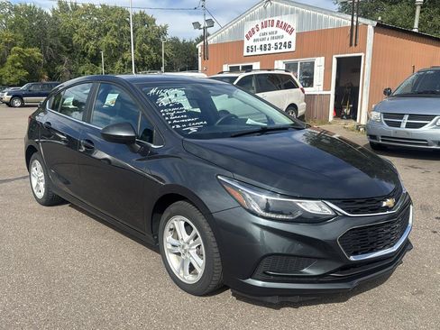 Used 2018 Chevrolet Cruze LT w/ LT Convenience Package FWD image 3