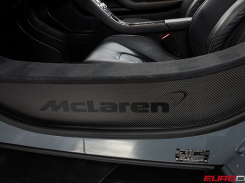 Used 2016 McLaren 675LT Spider RWD image 48