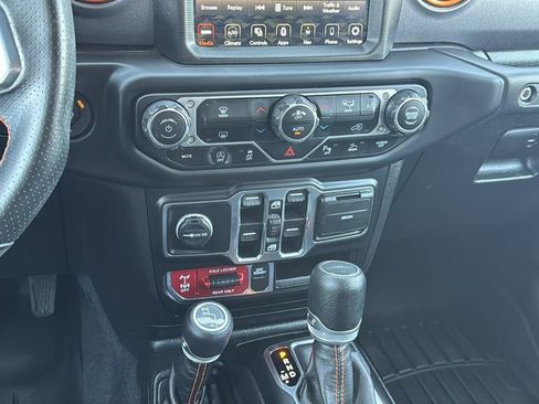 Used 2020 Jeep Gladiator Mojave w/ Dual Top Group AWD/4WD image 26