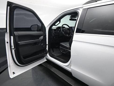 Used 2023 Ford Expedition Limited AWD/4WD image 8