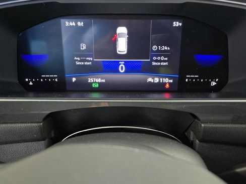 Used 2022 Volkswagen Tiguan SE w/ Panoramic Sunroof Package image 11