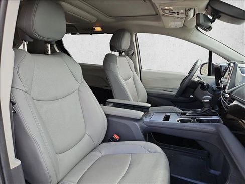 Used 2023 Toyota Sienna Limited AWD/4WD image 22