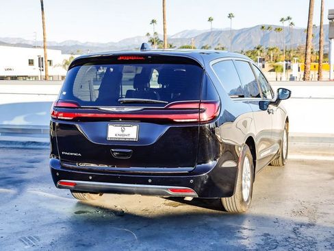 Certified 2024 Chrysler Pacifica Touring-L image 9