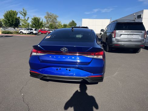 Used 2021 Hyundai Elantra SE FWD image 4