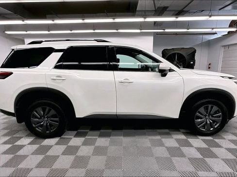 Used 2024 Nissan Pathfinder SV AWD/4WD image 15