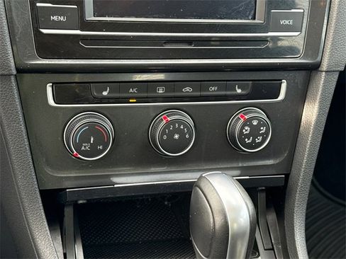 Used 2020 Volkswagen Golf 4-Door image 25