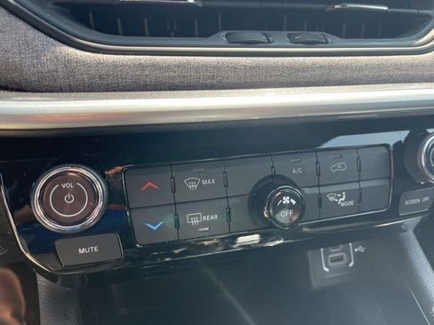 Used 2024 Jeep Compass Latitude image 20