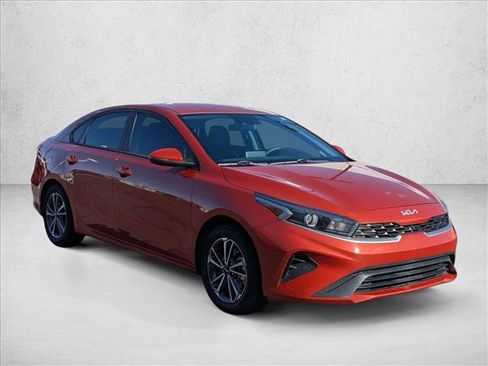 Used 2022 Kia Forte LXS w/ LXS Technology Package FWD image 3