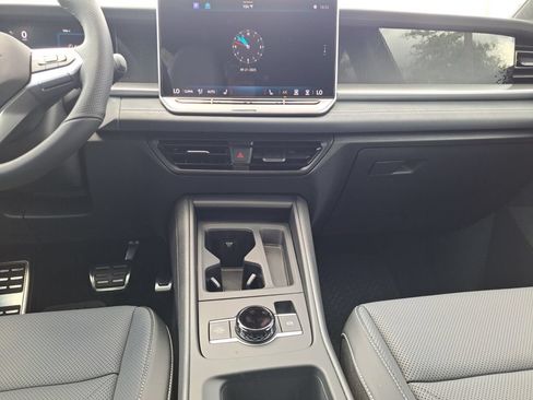 Used 2025 Volkswagen Tiguan SE R-Line FWD image 21