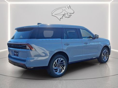 New 2025 Lincoln Navigator Reserve image 4