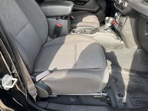 Used 2024 Jeep Gladiator Mojave w/ Convenience Group image 11