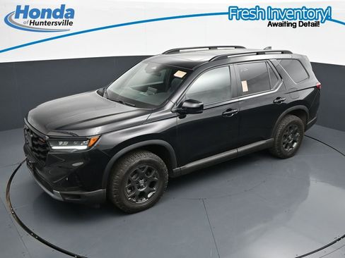 Used 2025 Honda Pilot TrailSport image 27