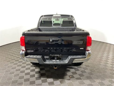 Used 2016 Toyota Tacoma TRD Sport image 12