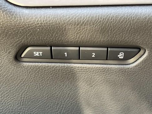 Used 2022 Cadillac XT6 Sport w/ Technology Package AWD/4WD image 32