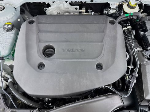 Used 2026 Volvo XC40 B5 Plus AWD/4WD image 37