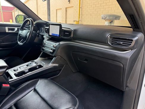 Used 2020 Ford Explorer XLT w/ Equipment Group 202A AWD/4WD image 28
