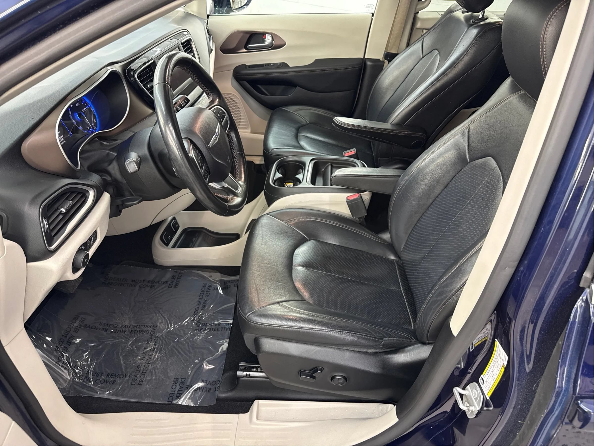 Used 2019 Chrysler Pacifica Touring-L FWD image 13