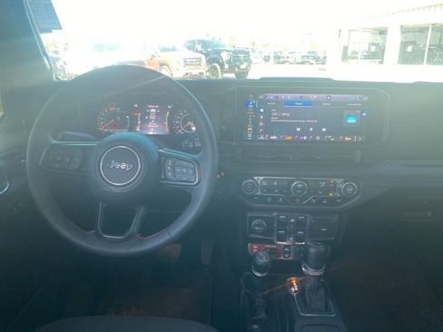 Used 2024 Jeep Wrangler Unlimited Rubicon w/ XTREMEE 35" Tire Package image 14