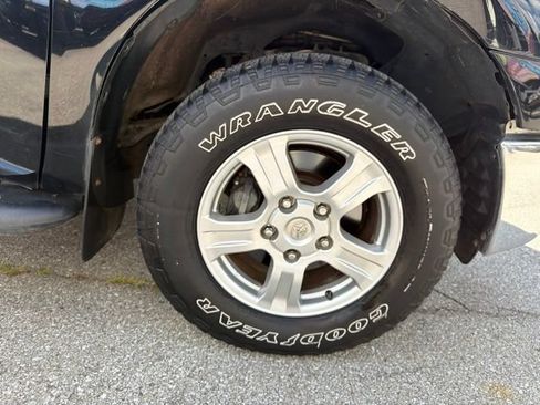 Used 2008 Toyota Tundra 4x4 CrewMax image 31