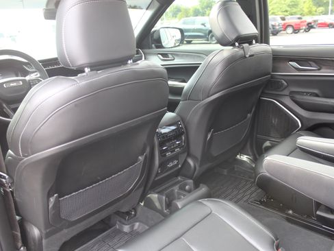 Used 2024 Jeep Grand Cherokee L Limited w/ Luxury Tech Group II AWD/4WD image 21