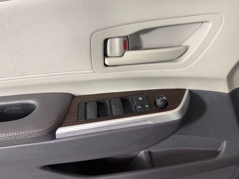 Used 2021 Toyota Sienna LE w/ LE Plus Package FWD image 20