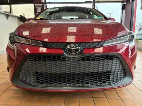 Used 2022 Toyota Corolla LE image 3